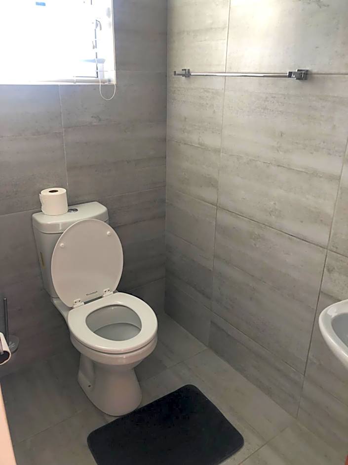 8 on Acacia Guesthouse