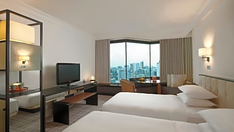 2 Twin Beds View Club Access