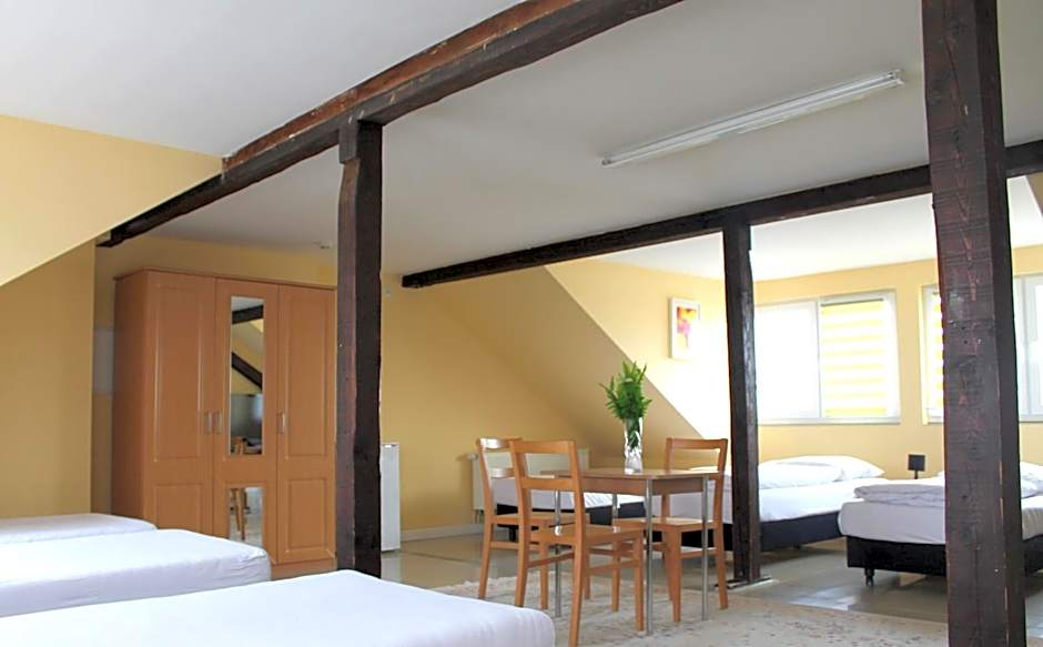 Hotel Famosa