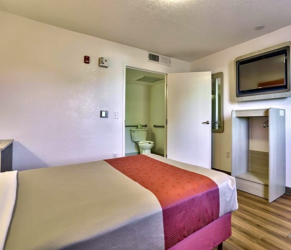 Motel 6-Flagstaff, AZ - Butler