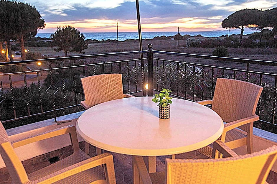 Romanos Beach Villas