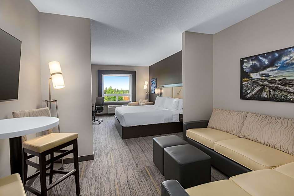 Holiday Inn Express & Suites Cold Lake By IHG