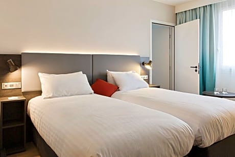 2 Single Beds Standard Accessible