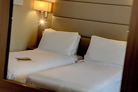 Twin Room - Non-Smoking