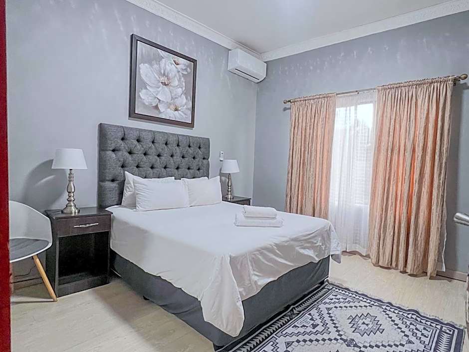 La Bronze Guest Lodge