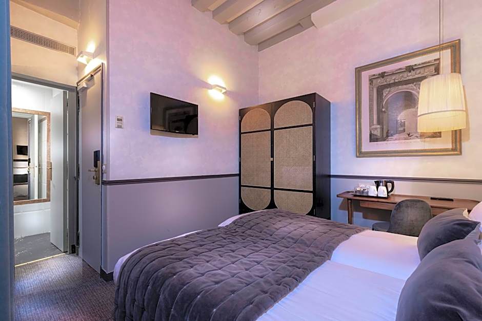 Dauphine Saint Germain