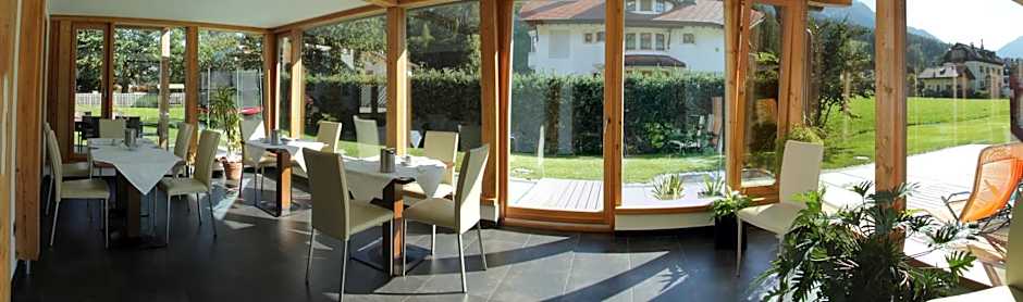 Garni - Hotel Am Burghuegel