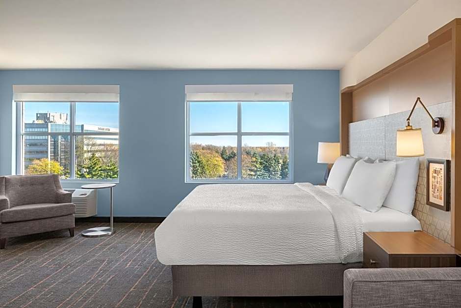 Holiday Inn & Suites Detroit - Troy by IHG