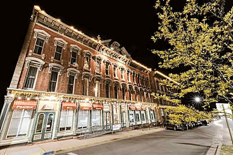 Historic Plaza Hotel
