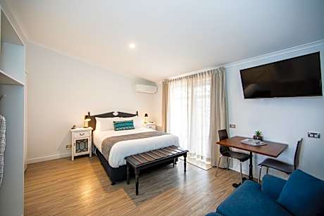 Queen Room with Kitchenette