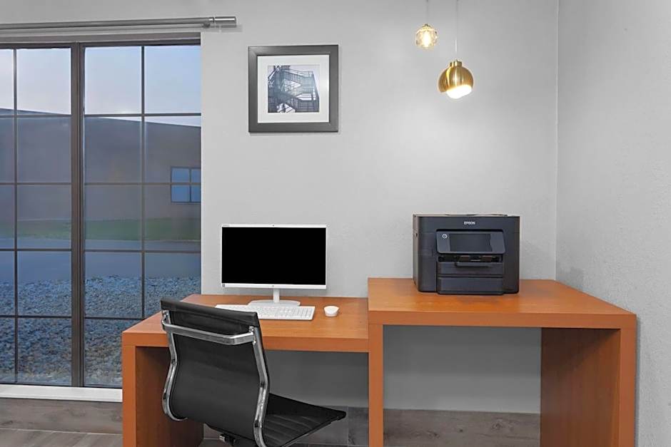 La Quinta Inn & Suites by Wyndham Champaign