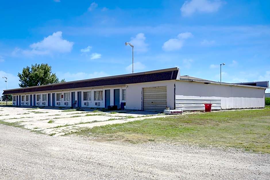 First Inn By OYO Quinter Hwy 70