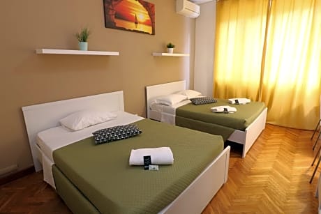 Triple Room with External Shared Bathroom