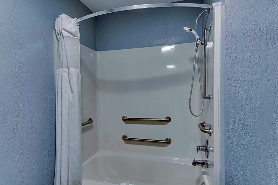 Clarion Pointe on the lake Clarksville-South Hill West