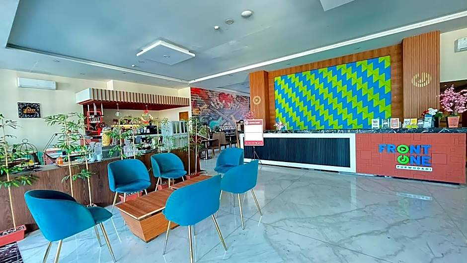 Front One Hotel Purwodadi