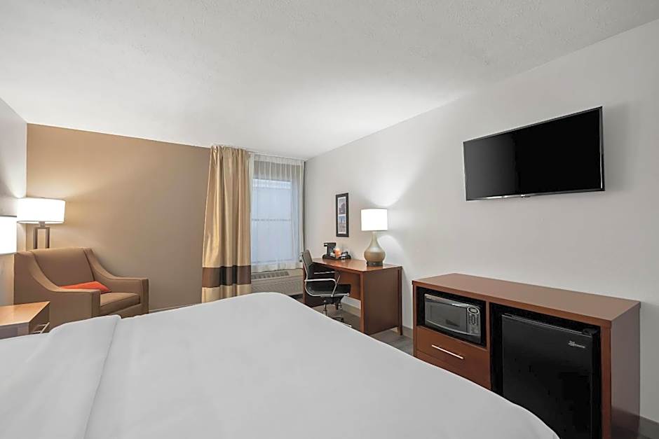 Comfort Inn & Suites Cincinnati Eastgate