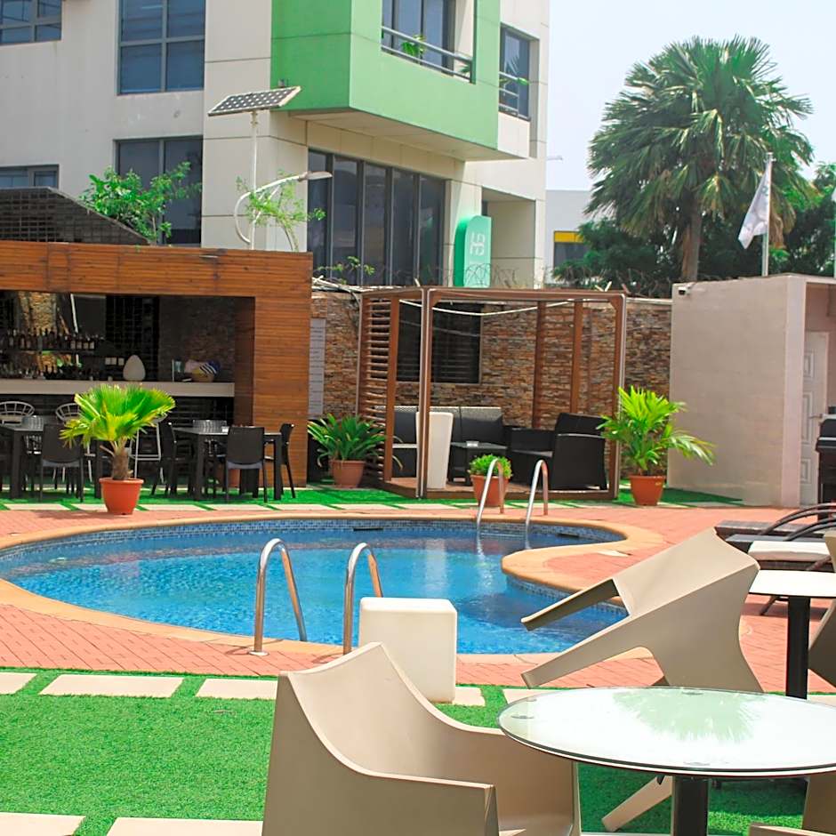 Victoria Crown Plaza Hotel