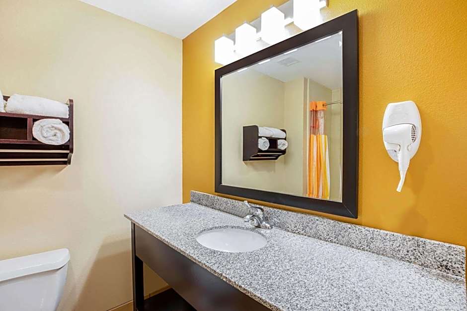La Quinta Inn & Suites by Wyndham Floresville