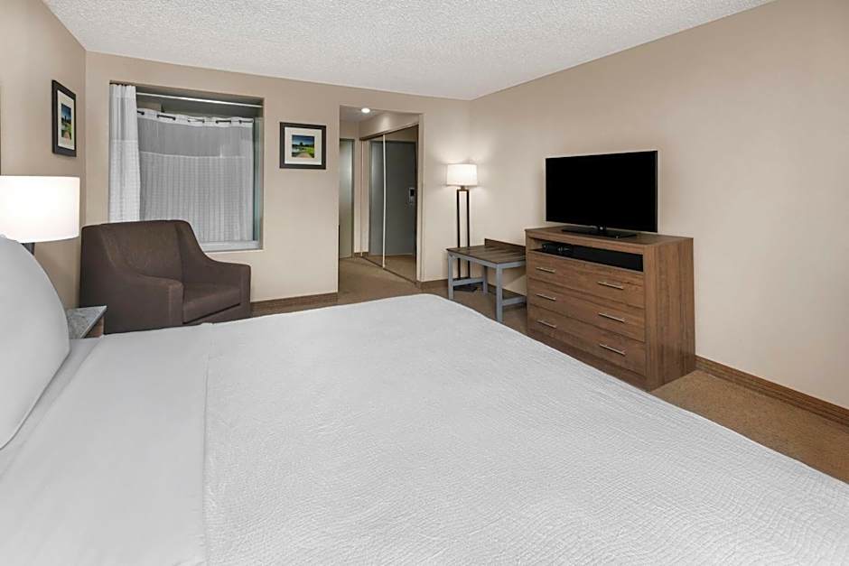 Wingate by Wyndham Utica