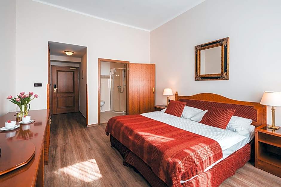 Ariston & Ariston Patio Hotel