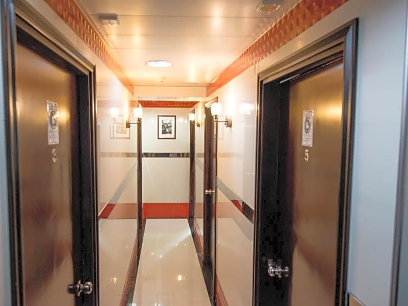 Canada Inn - Formerly Canada Hotel