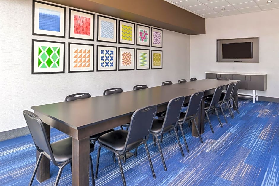 Holiday Inn Express & Suites - Kansas City - Lee's Summit, an IHG Hotel