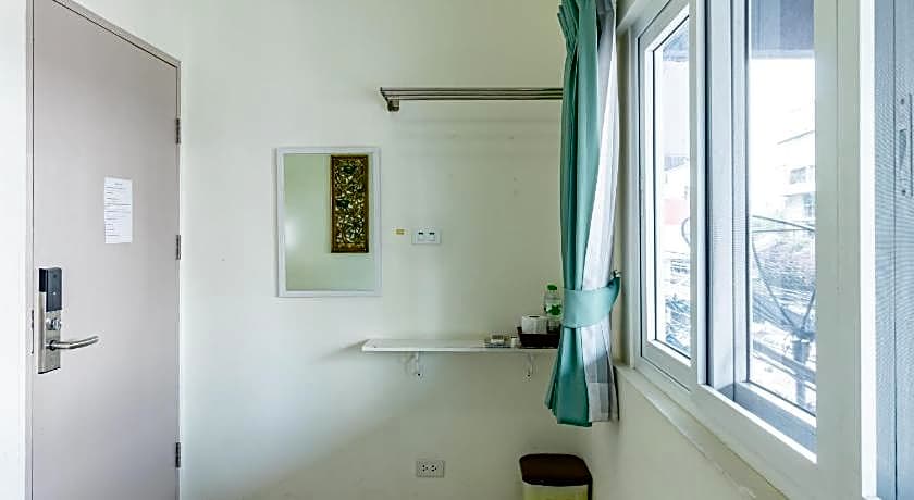Sleep Dee Hostel