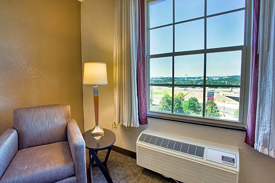 Drury Inn & Suites Near La Cantera
