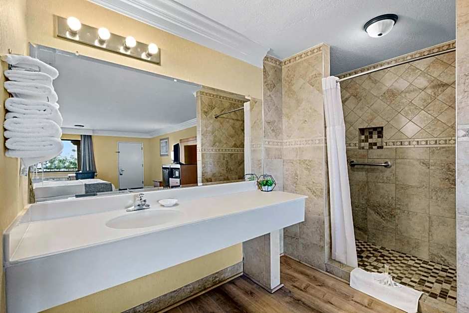 Travelodge by Wyndham San Clemente Beach