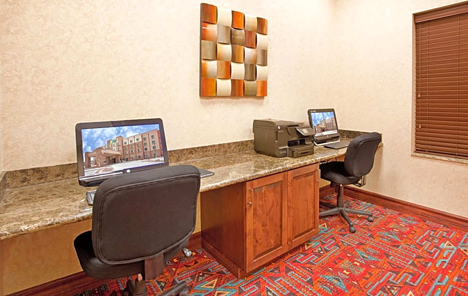 Holiday Inn Express & Suites Gallup East By IHG