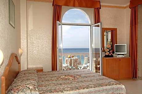 Double Room with Balcony and Sea View