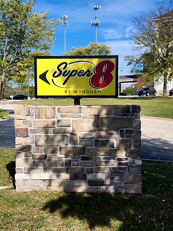 Super 8 by Wyndham Rockford I-90/Casino District