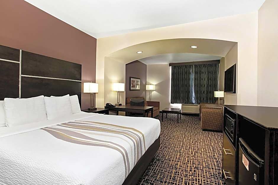 La Quinta Inn & Suites by Wyndham Denver Gateway Park