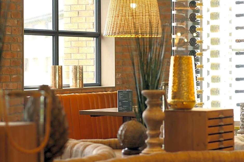 Riverside Lodge Hotel