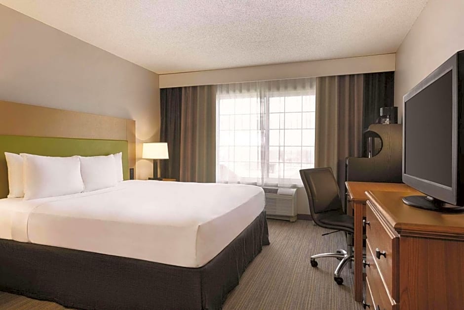 Country Inn & Suites by Radisson, Springfield, OH