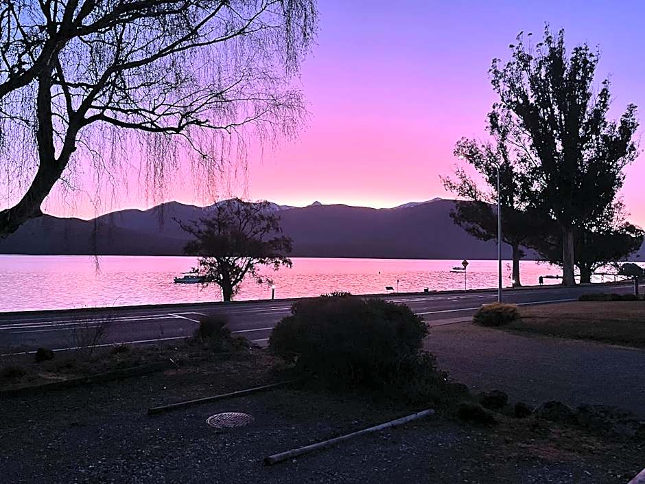Te Anau Lakefront Backpackers