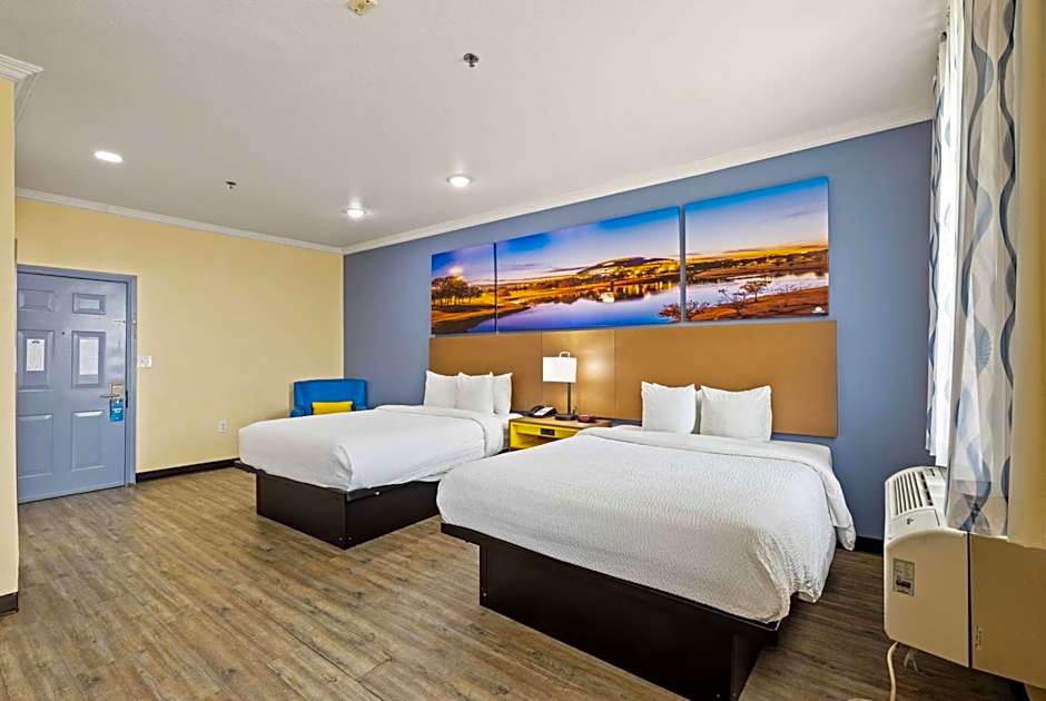 Days Inn & Suites by Wyndham Ft. Worth DFW Airport South