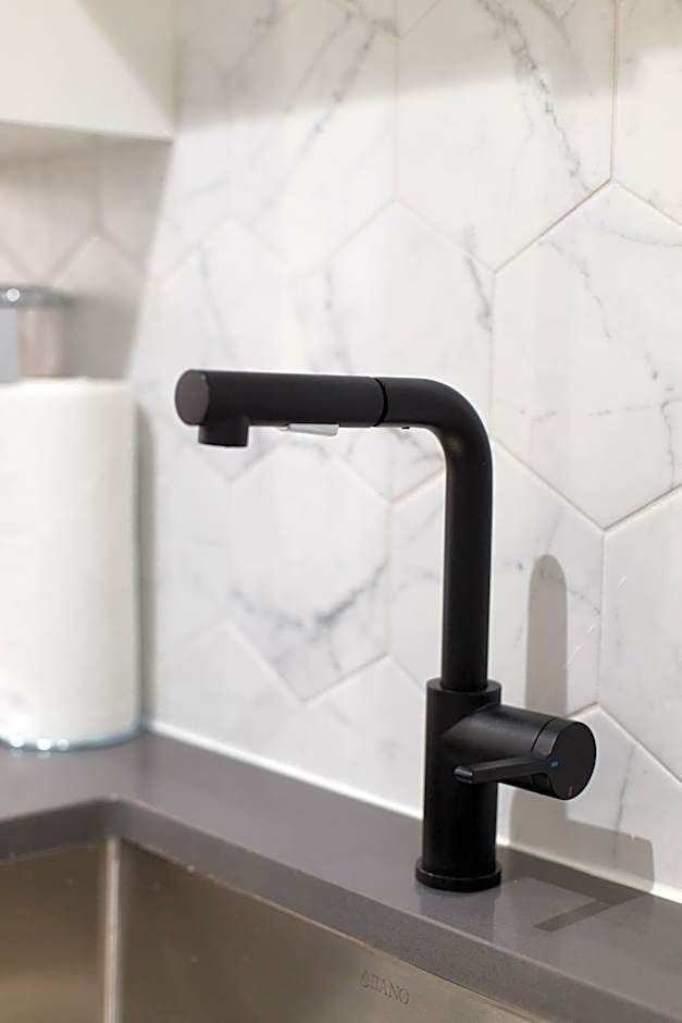 16 Studio Apartment-Hotel in Little Italy by Den Stays