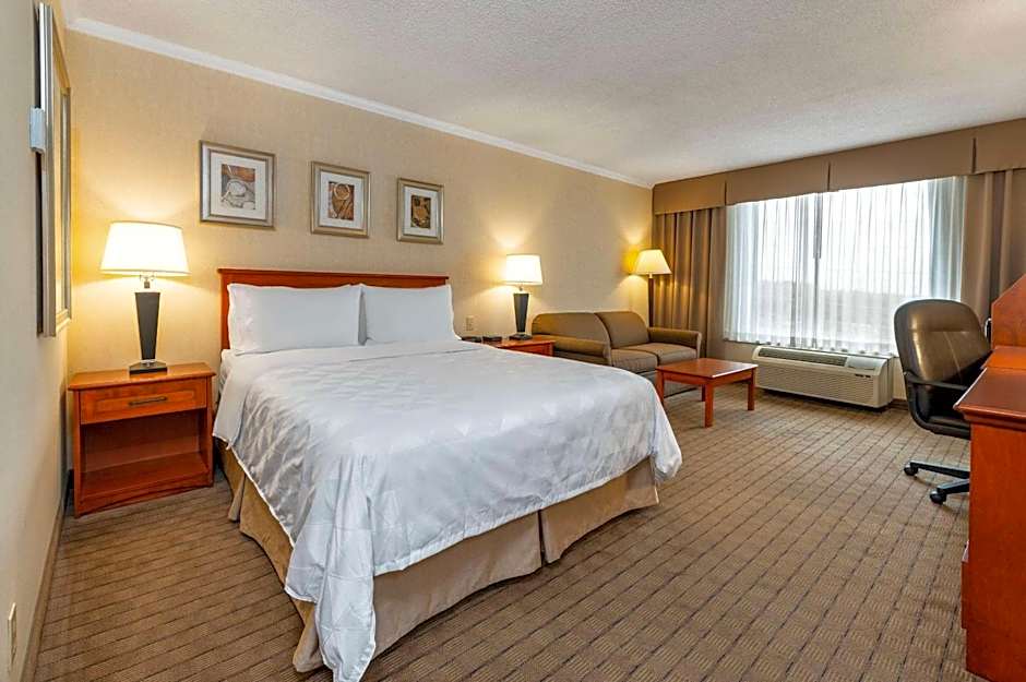 Allure Hotel & Conference Center