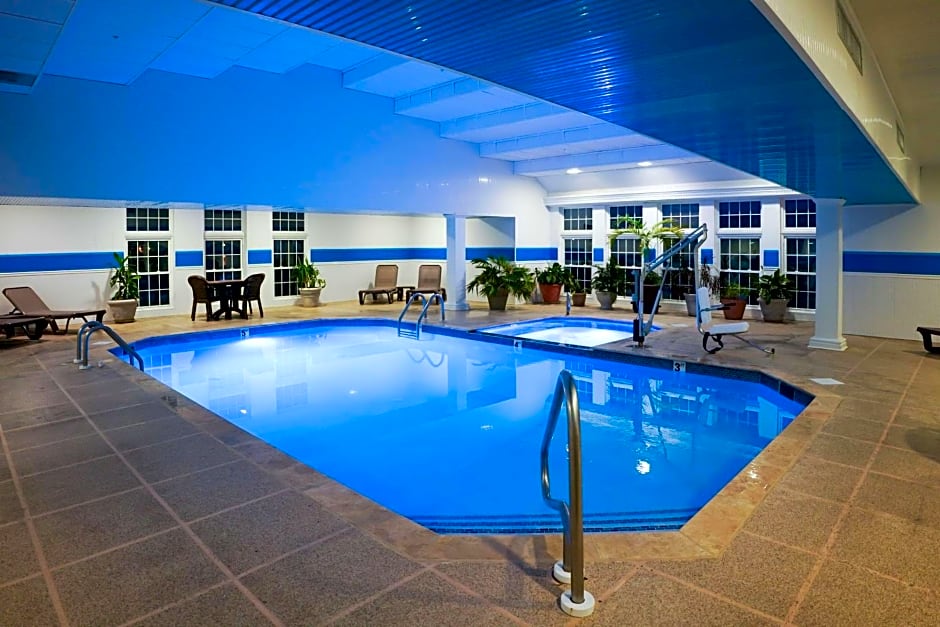 Comfort Suites Chincoteague Island Bayfront Resort