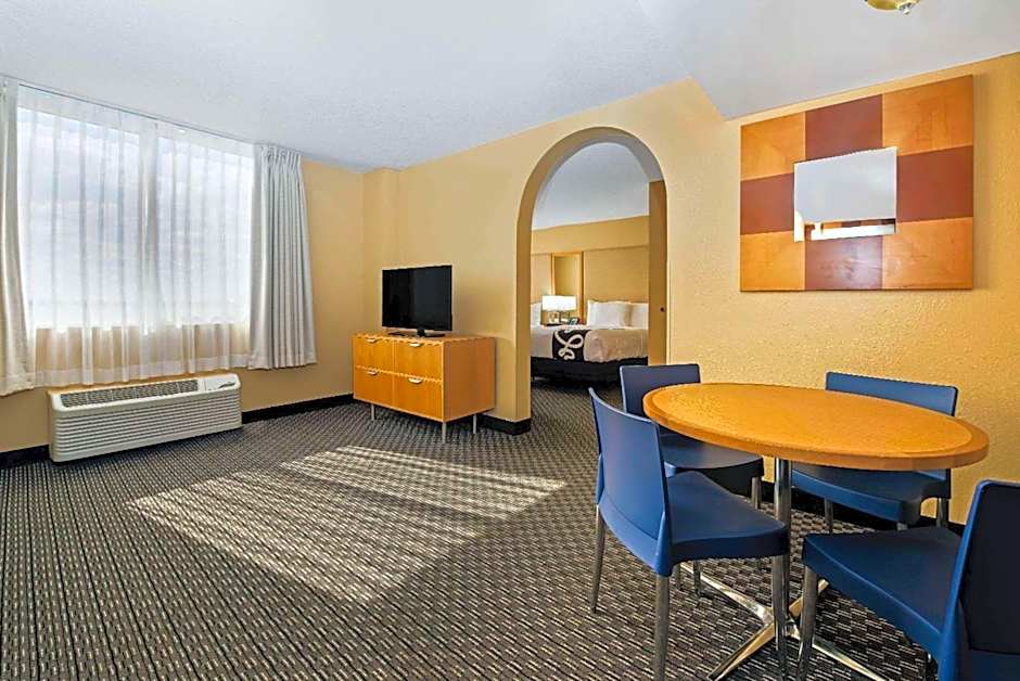 La Quinta Inn & Suites by Wyndham West Palm Beach Airport