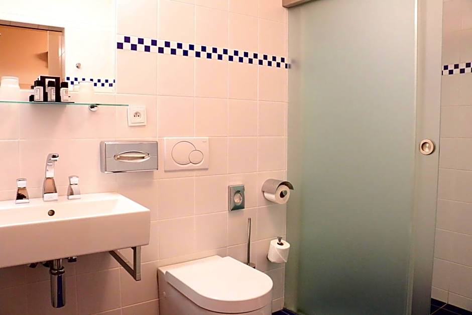 Hotel At the Green Grape