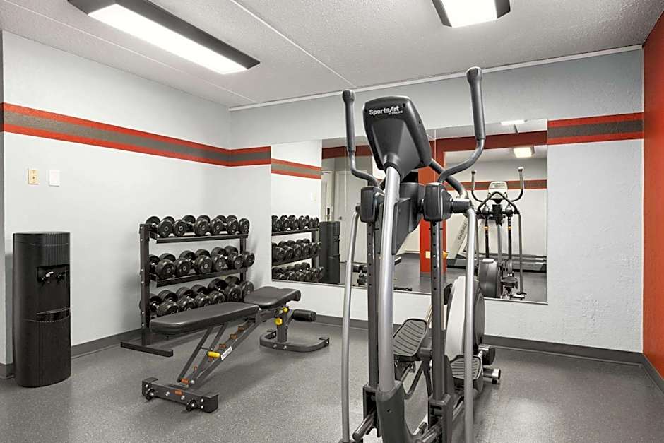 Travelodge by Wyndham Edmonton West