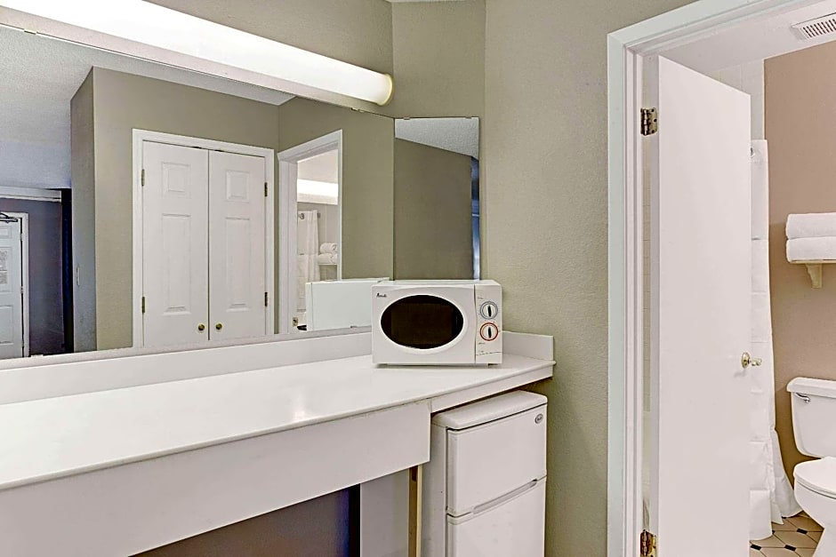 Days Inn by Wyndham Tucson City Center