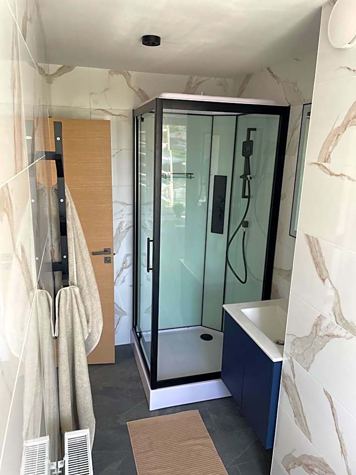 Naktsmītne - Fišers