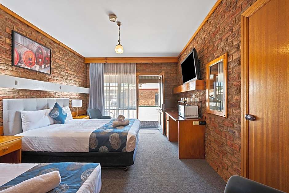 The Settlement Historic Hotel