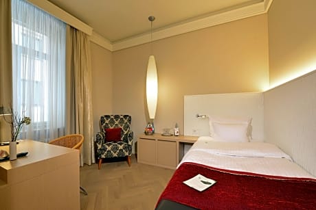 1 Single Bed, Business Room, Air-Conditioned, Flat Screen Television, Safe, Free W-Lan