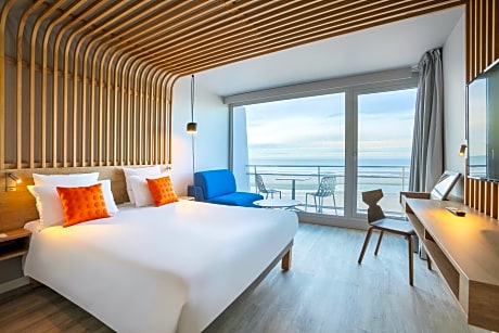 Superior Room with 1 Queen-Size Bed and 1 Double Sofa Bed - Ocean Front