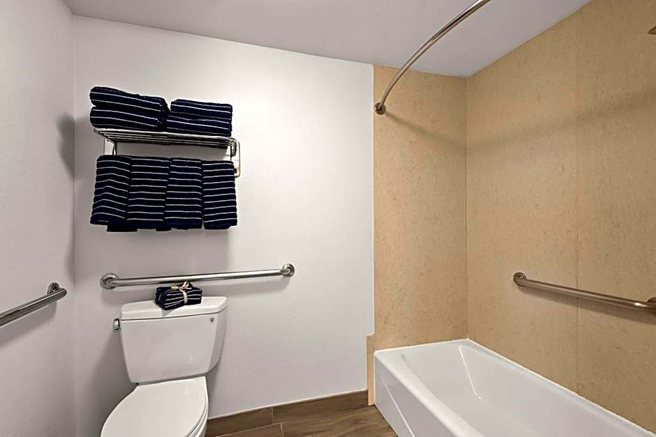 City Express by Marriott Manhattan Beach