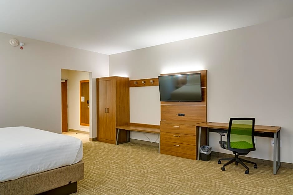 Holiday Inn Express & Suites Russellville